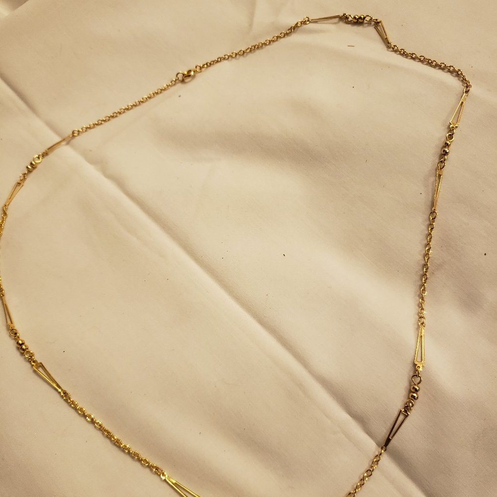 Beautifully simple gold necklace